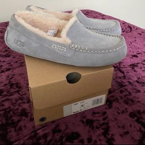 UGG moccasin light grey!